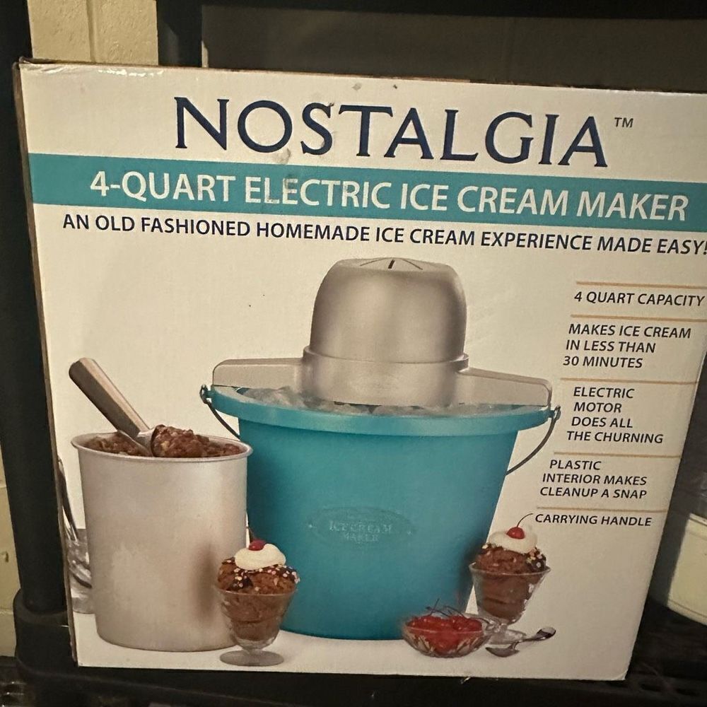 Nostalgia 4 quart ice cream gelato maker